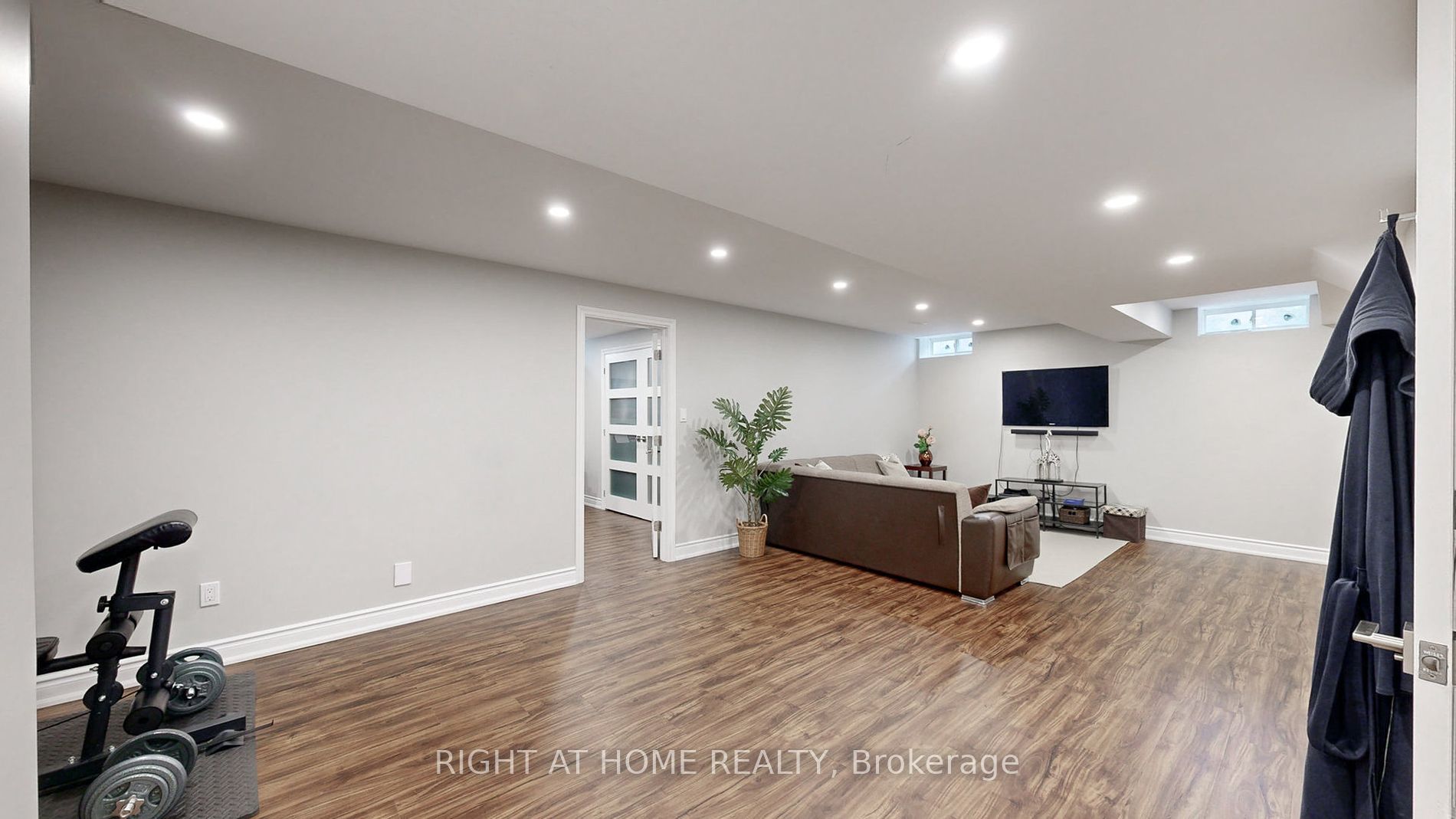 2 Elderslie Cres
