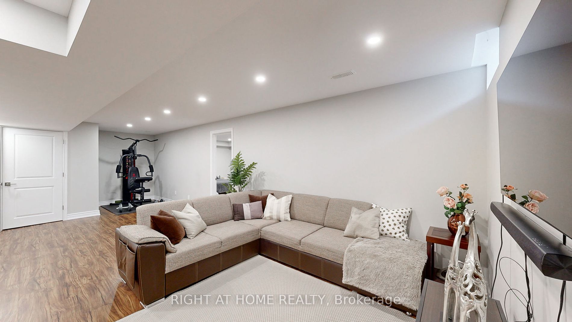 2 Elderslie Cres