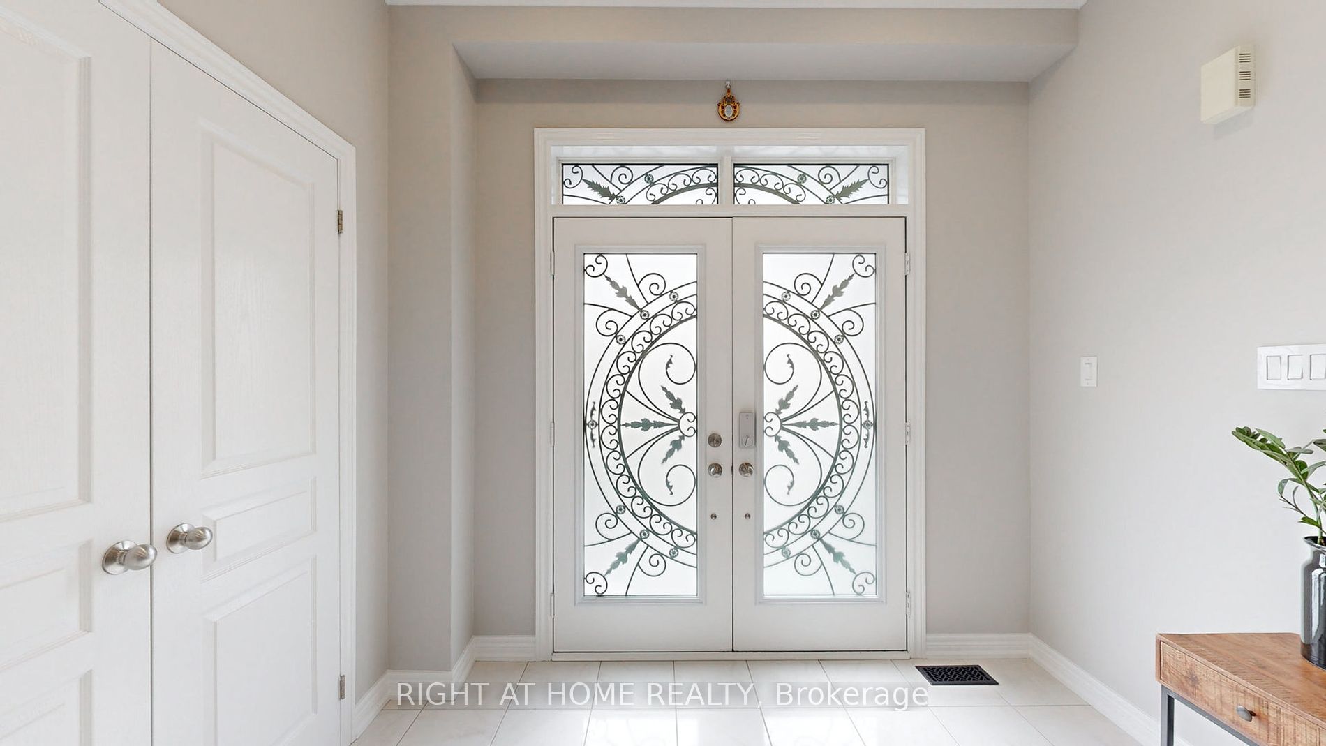 2 Elderslie Cres