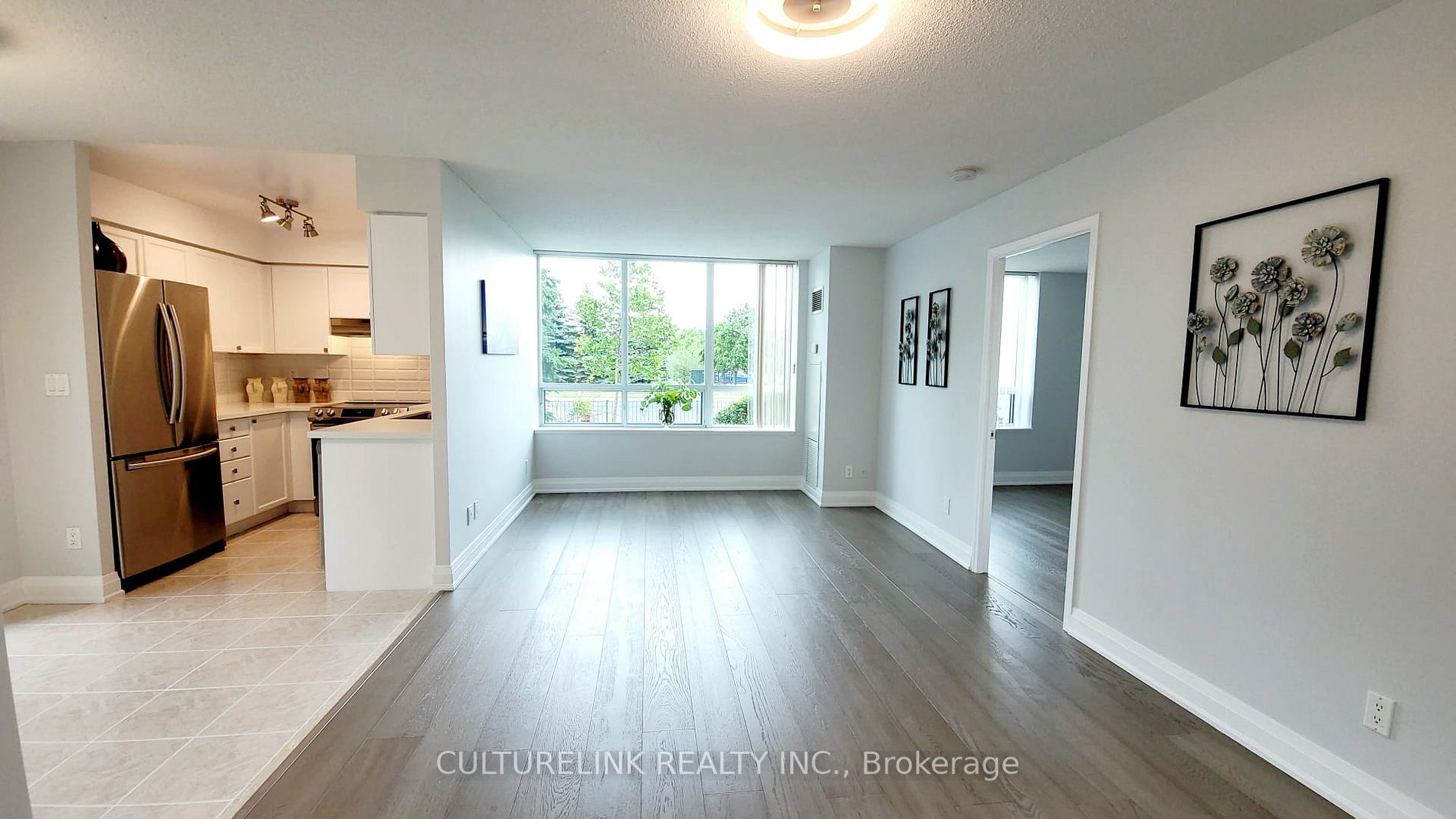 11 Oneida Cres, #104