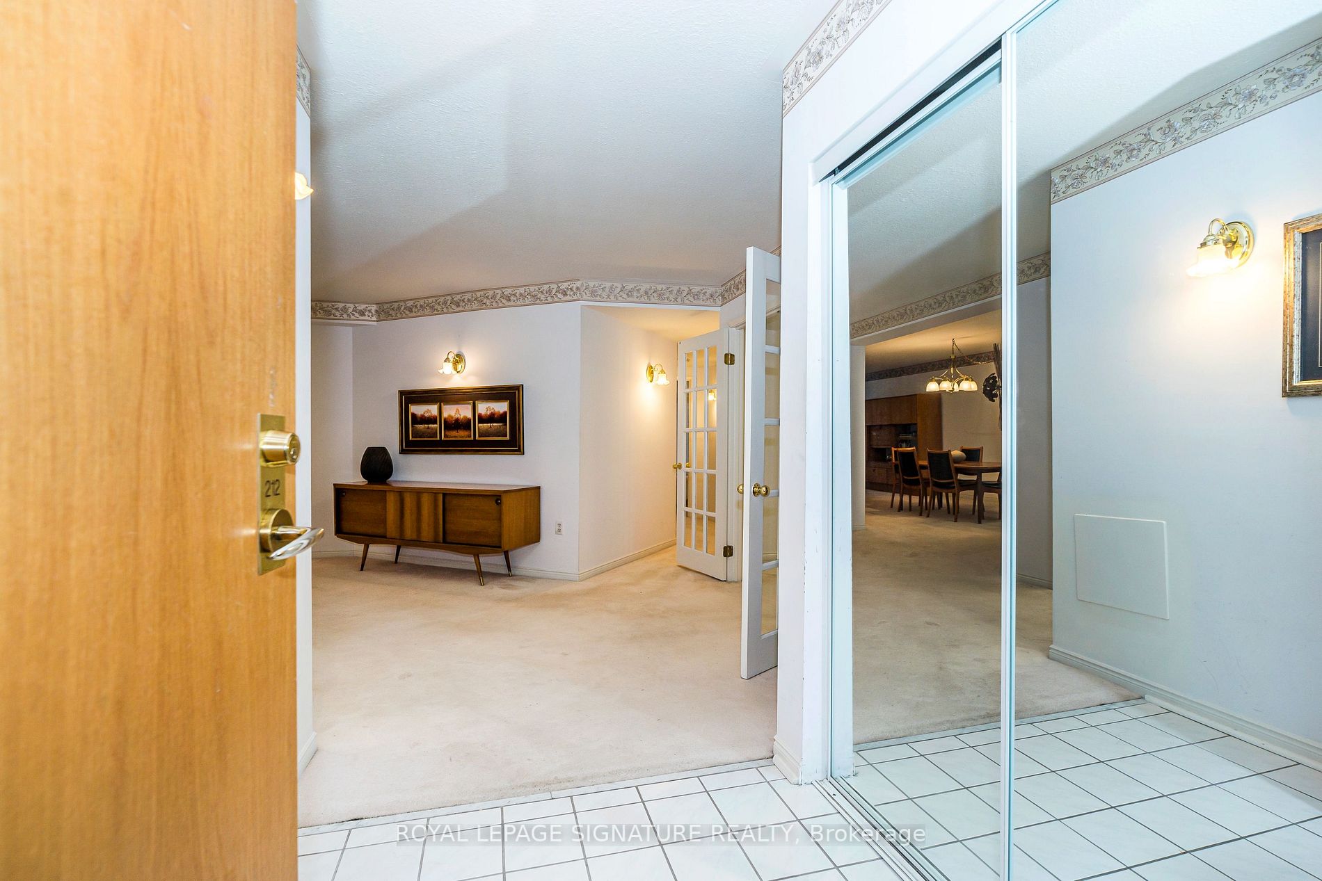 85 Wellington St W, #212