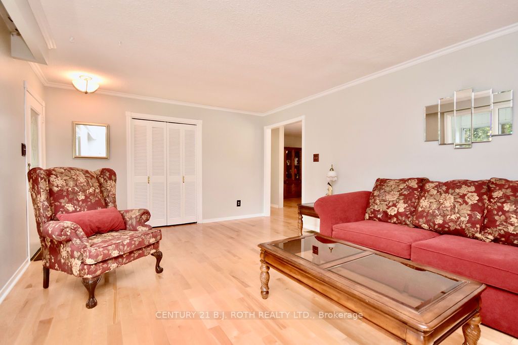 5 Ellen St