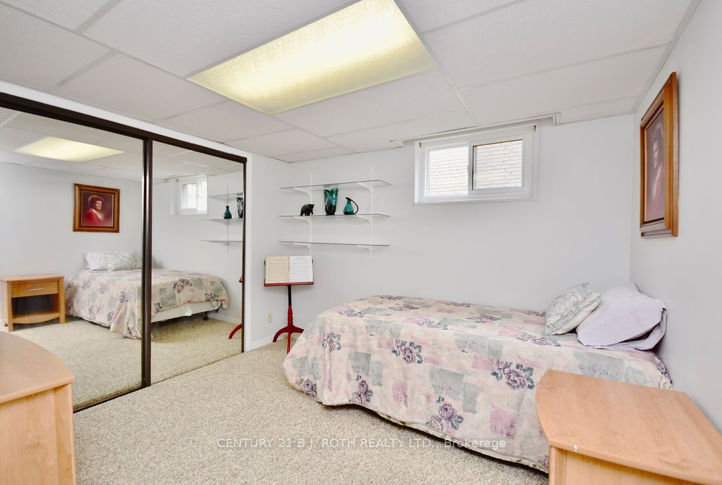 5 Ellen St