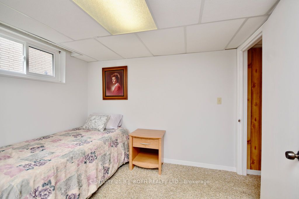 5 Ellen St