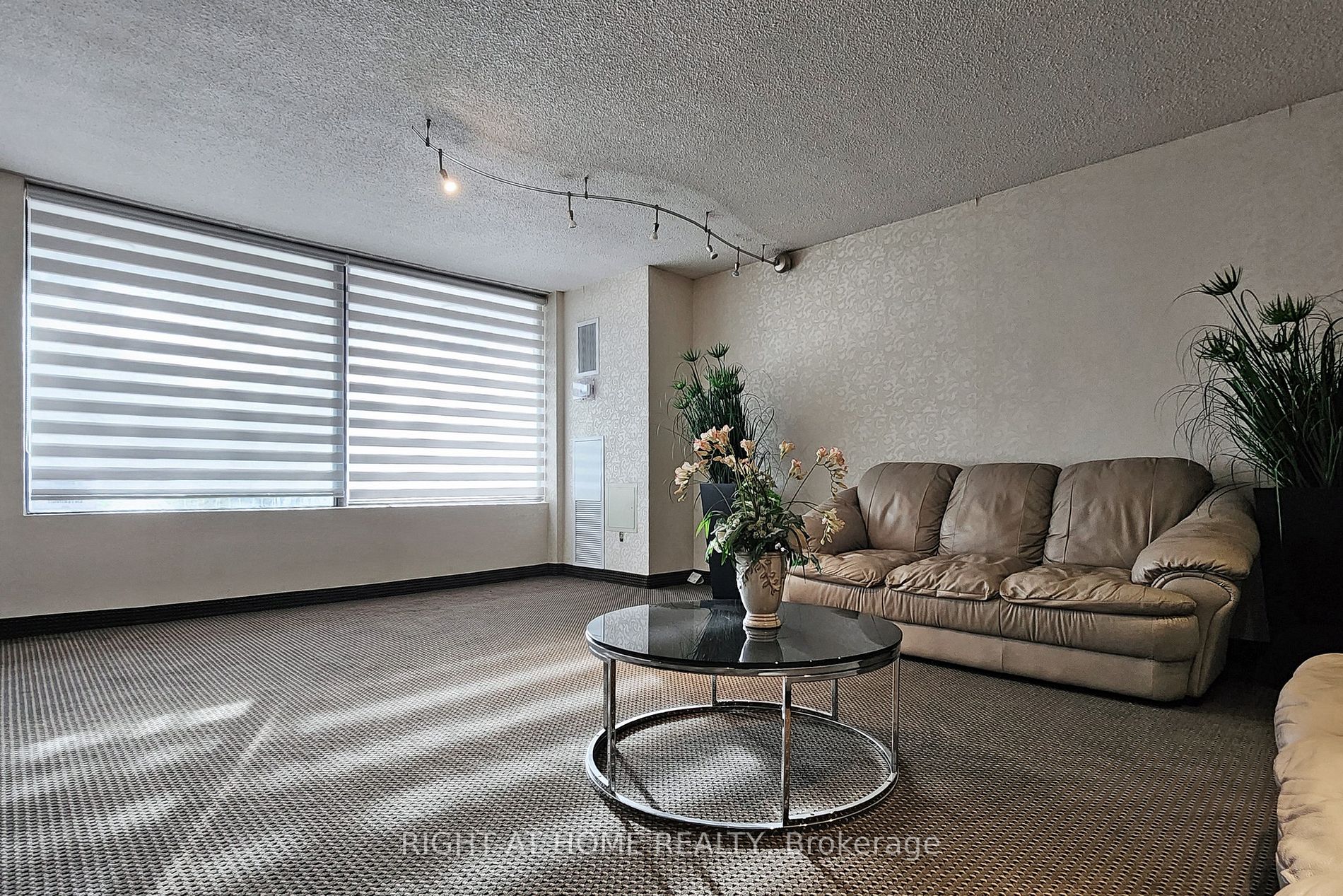 7451 Yonge St E, #501