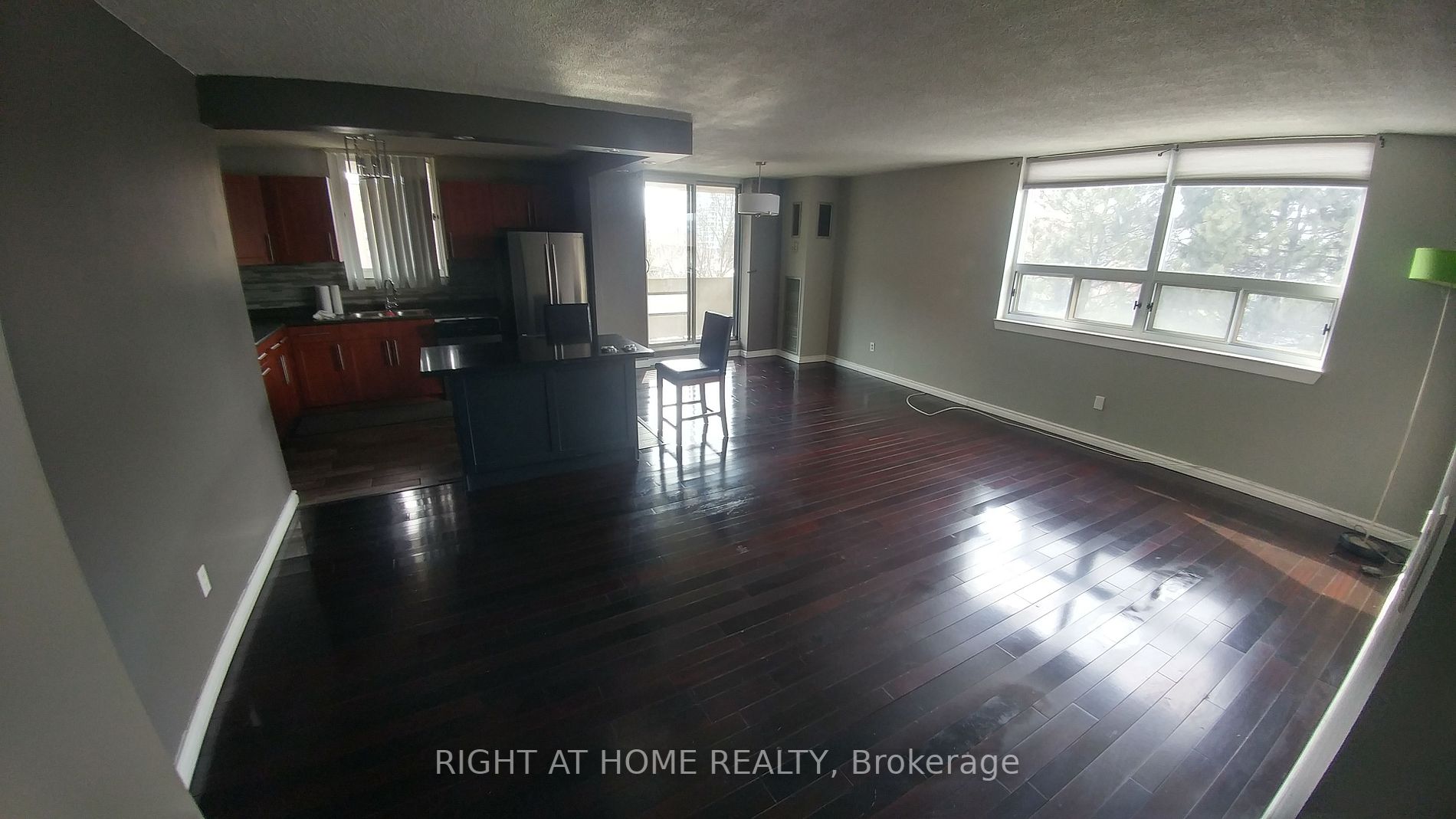 7451 Yonge St E, #501
