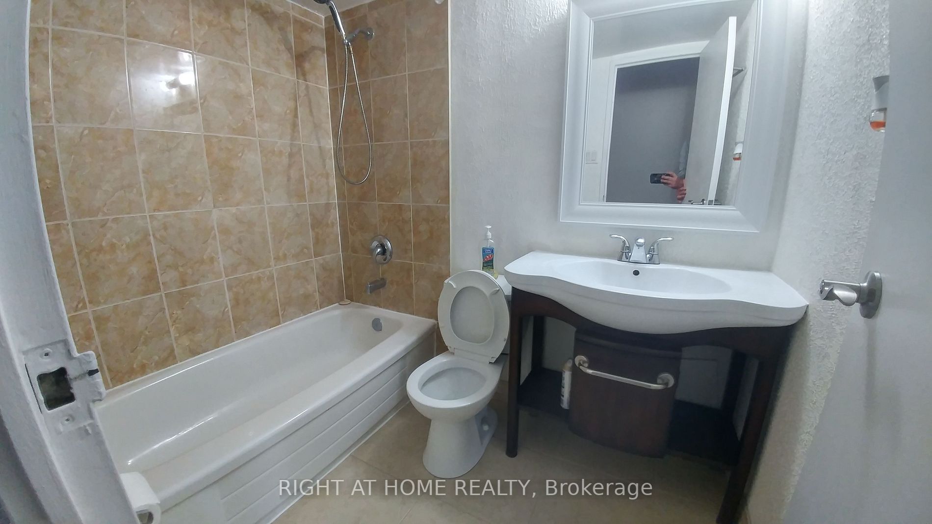 7451 Yonge St E, #501