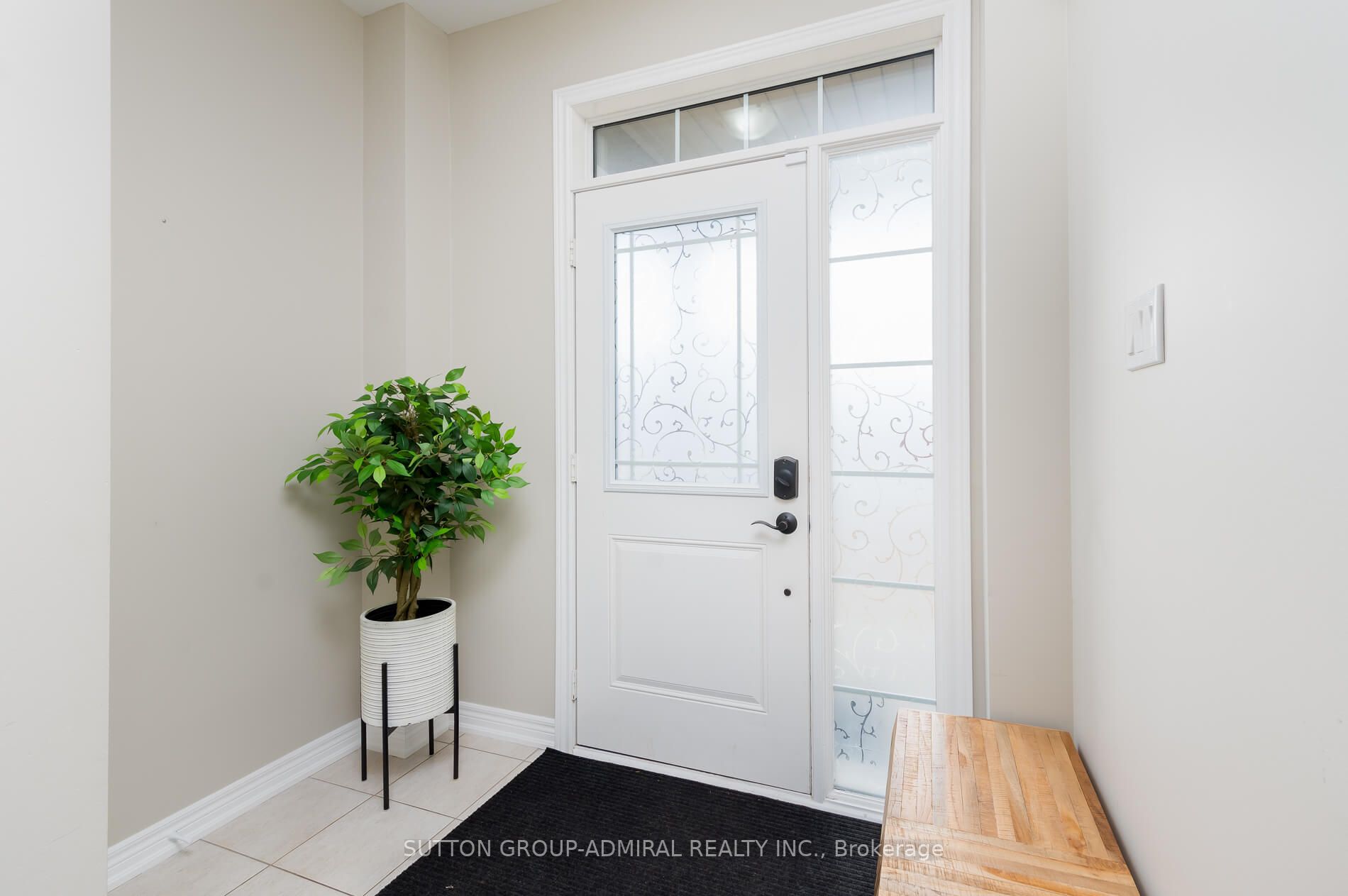 10 Mandley St