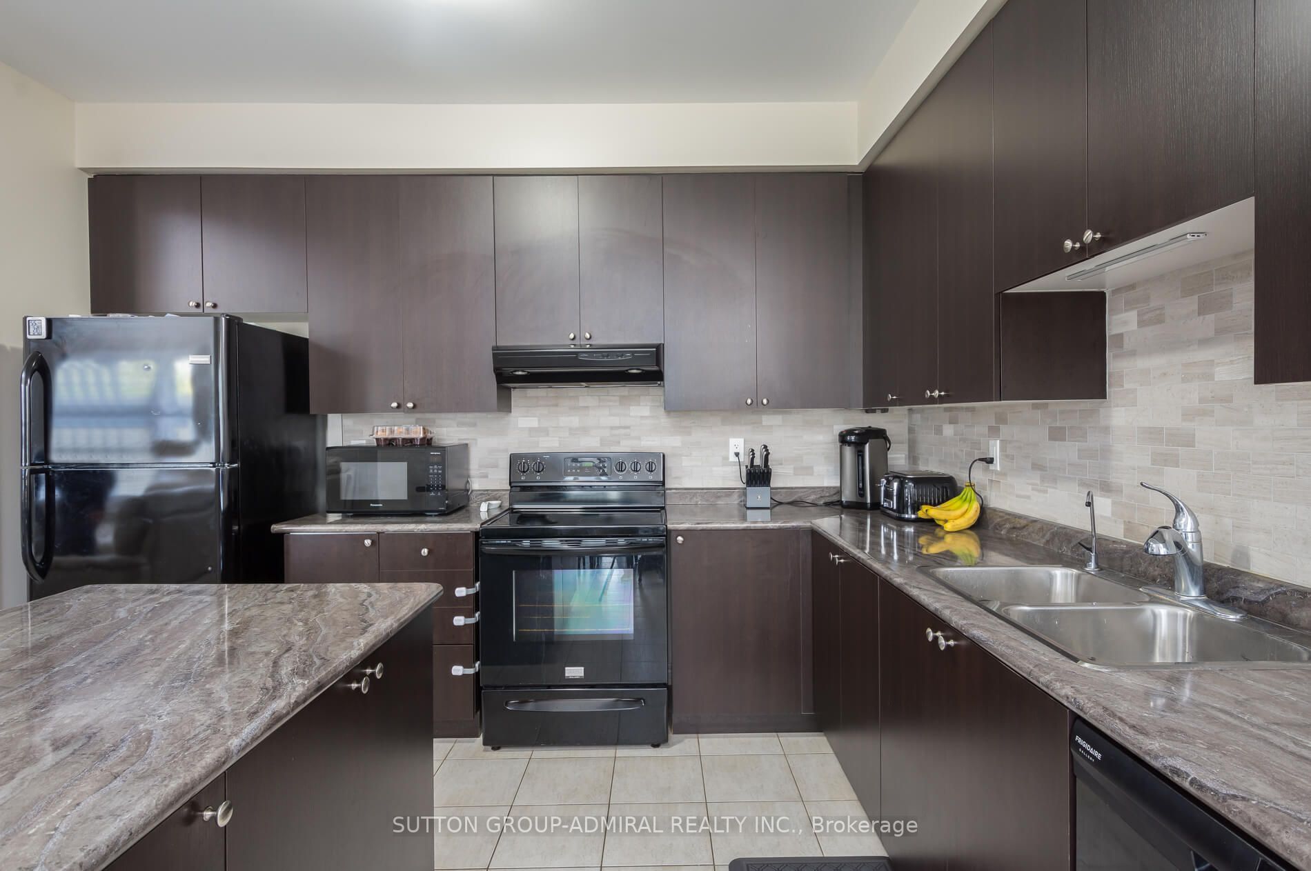 10 Mandley St