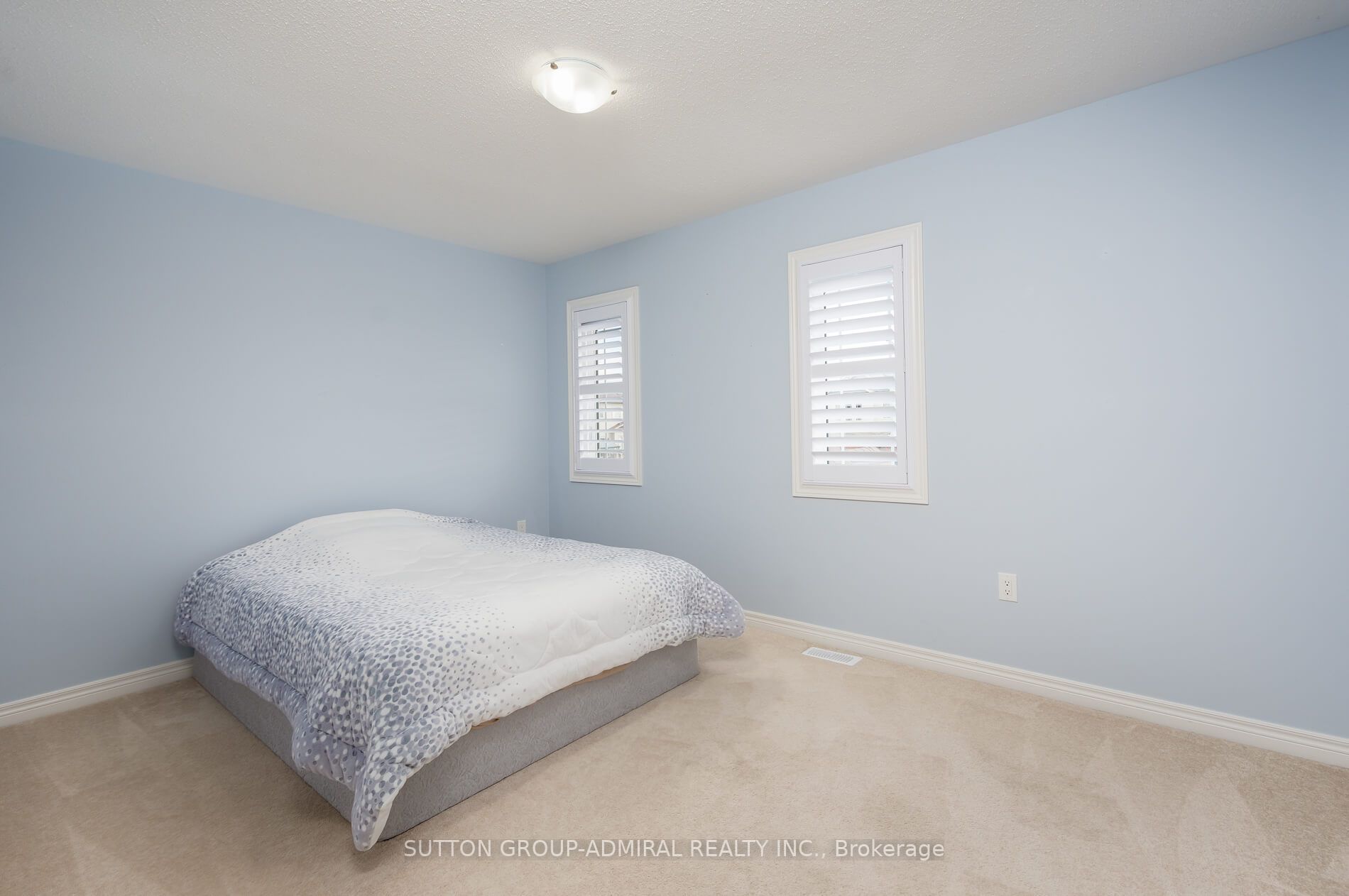 10 Mandley St