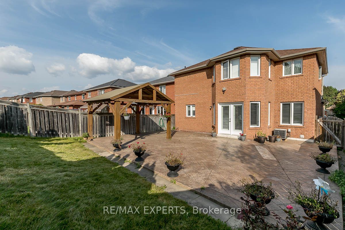 56 Metcalfe Dr