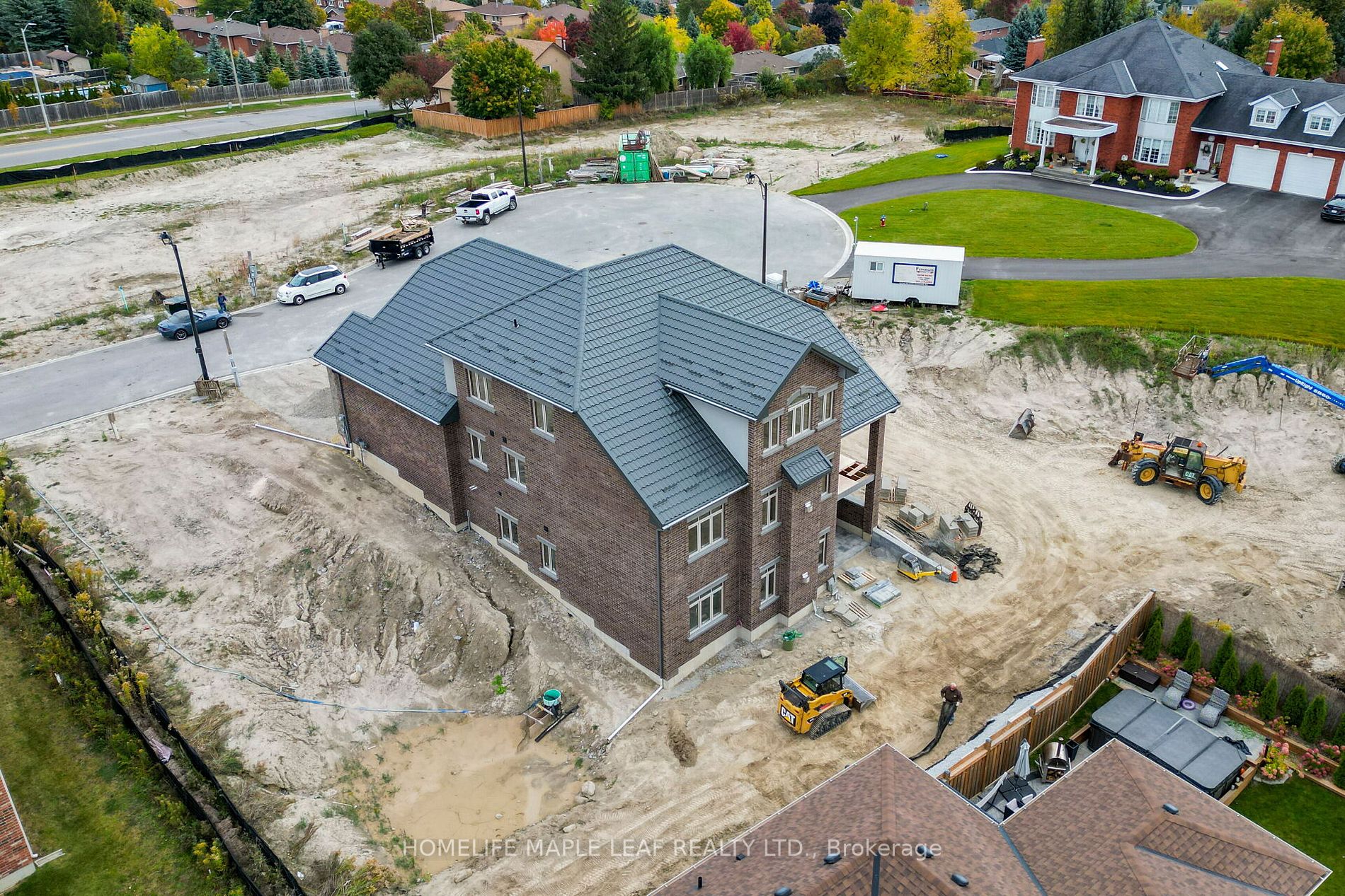 33 W.Dykie Crt E