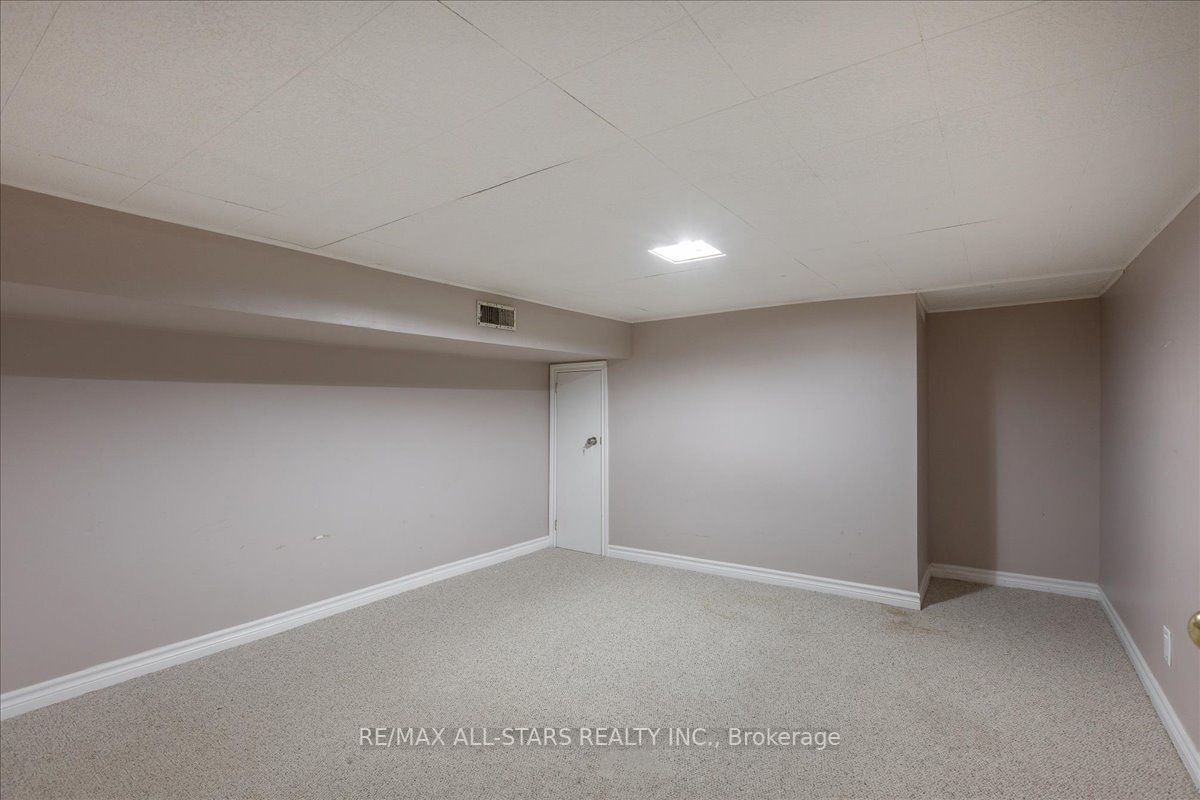 32 Garrett Dr