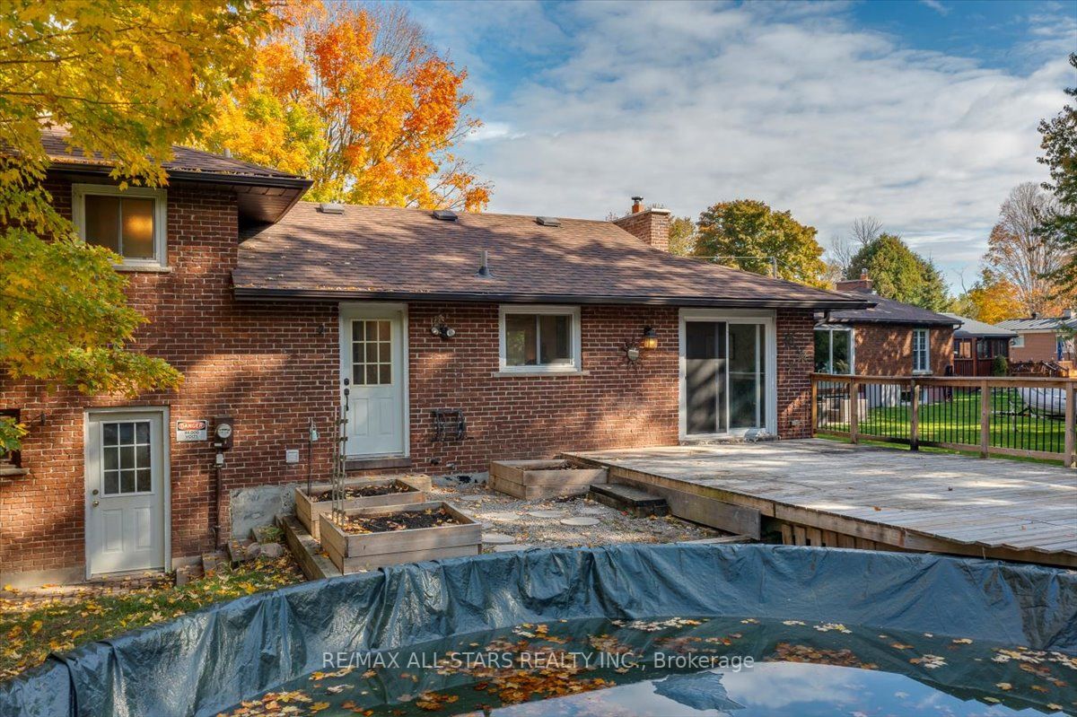 32 Garrett Dr