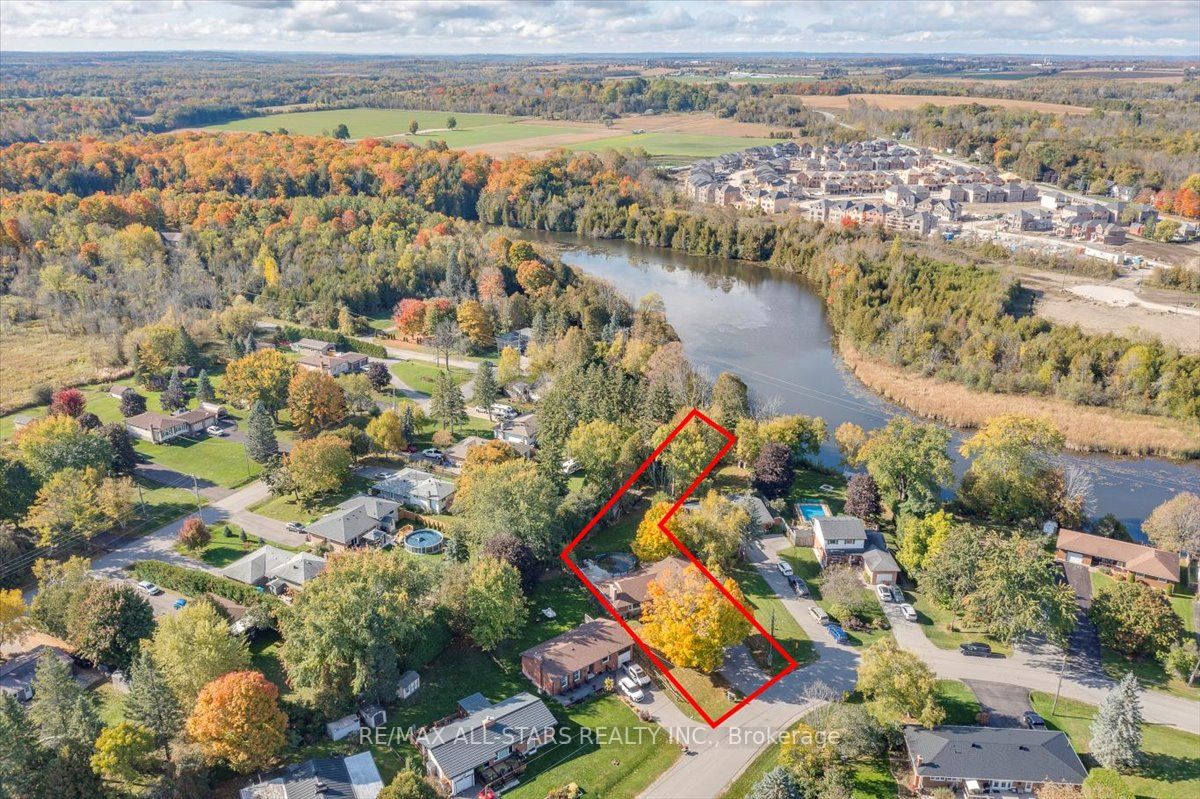 32 Garrett Dr