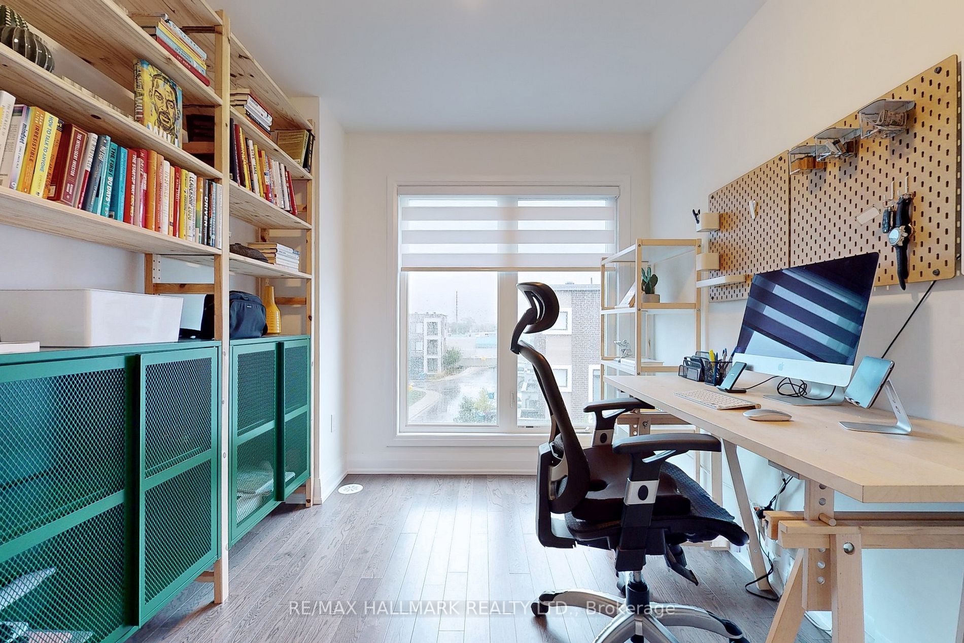10 Moneypenny Pl