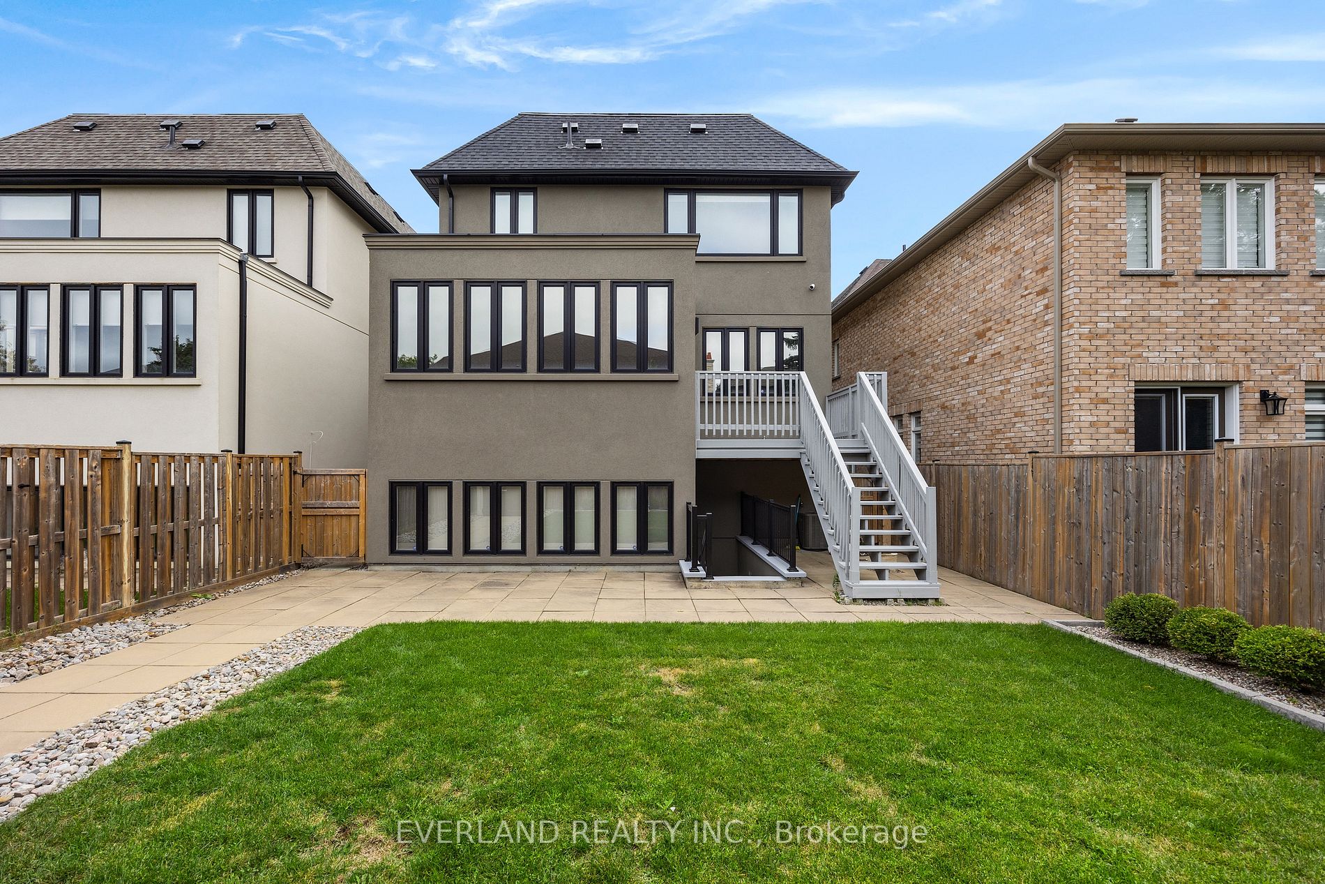 196 Townsgate Dr