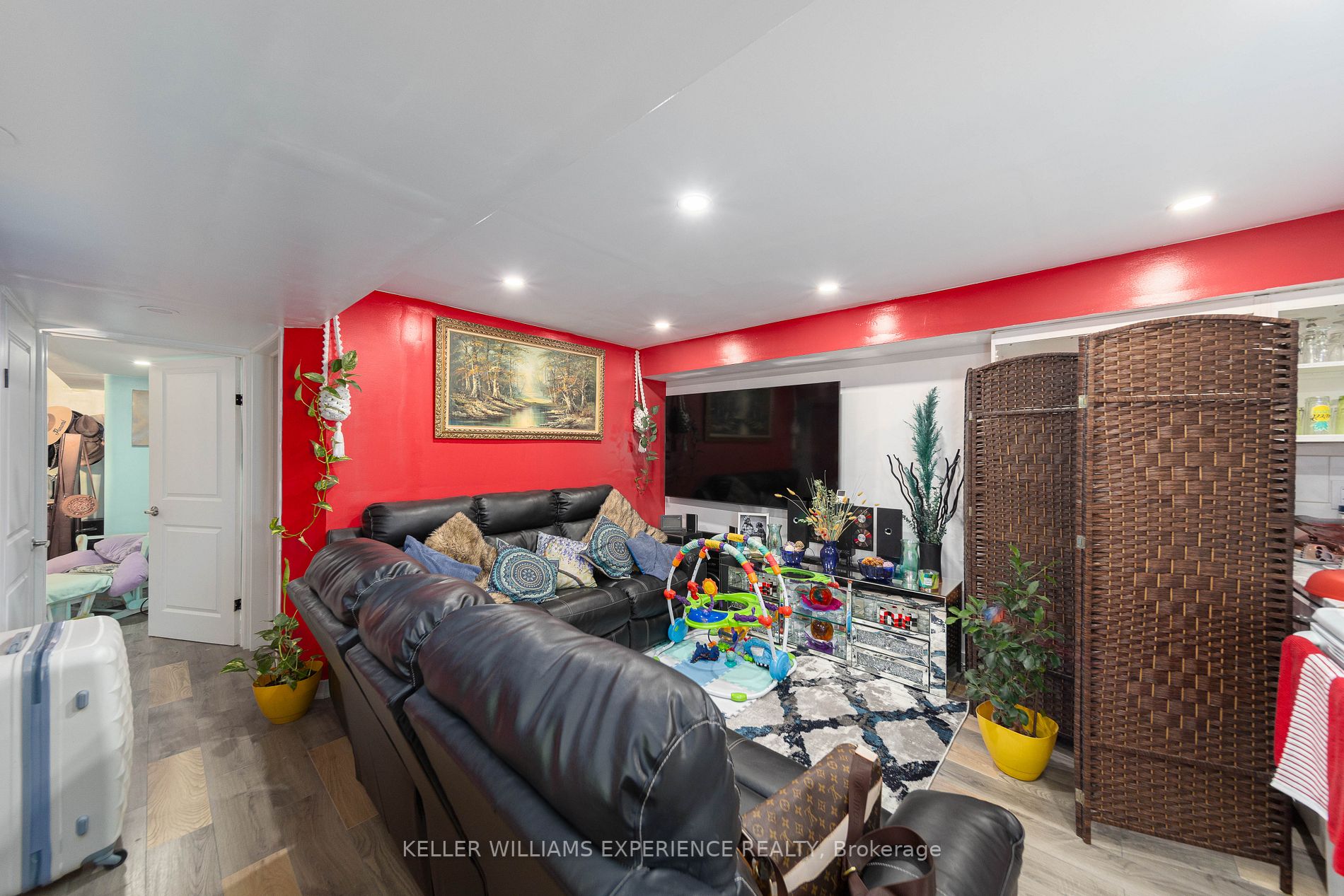 1995 Mcneil St E