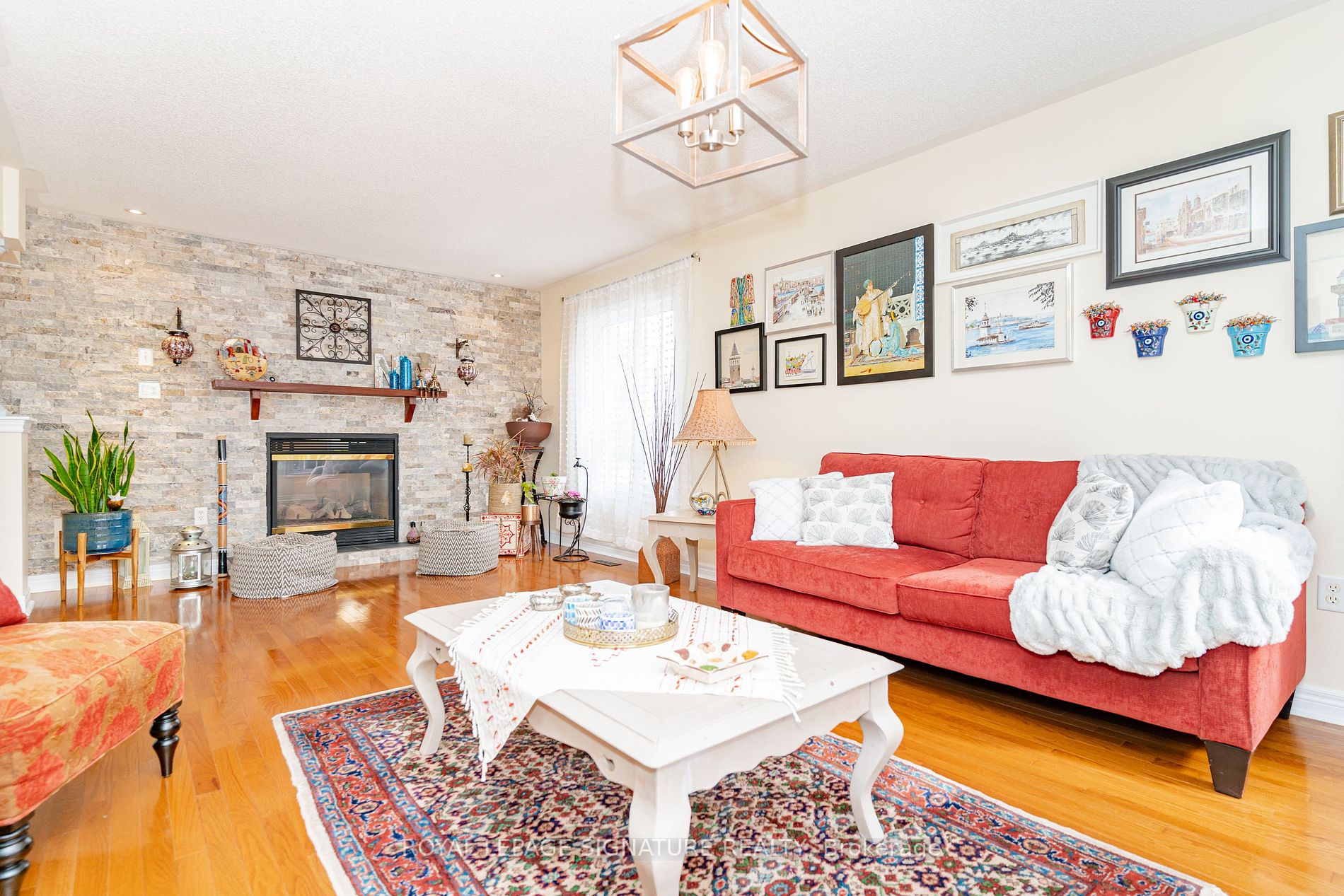 314 King St E