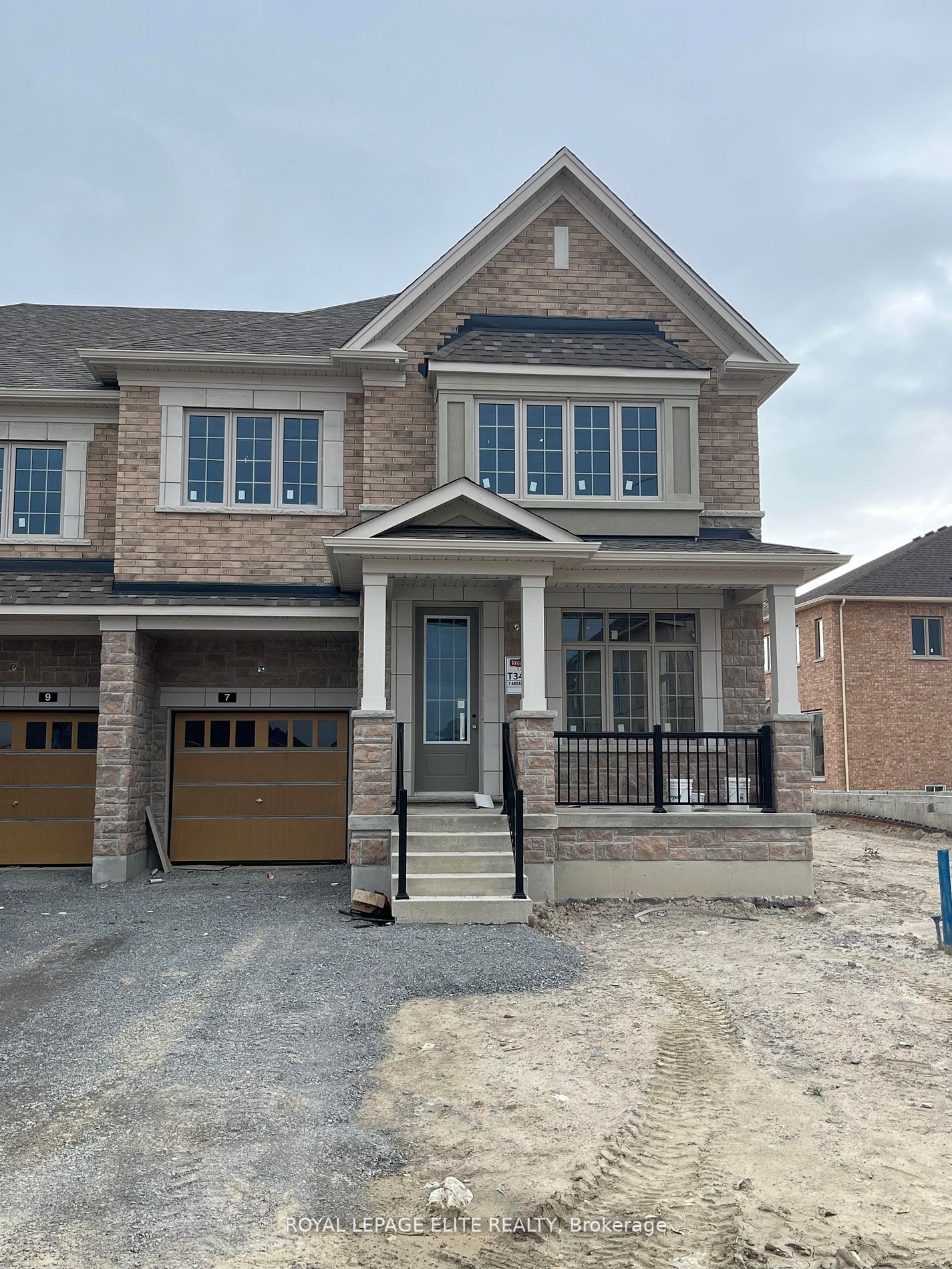 7 Abeam St