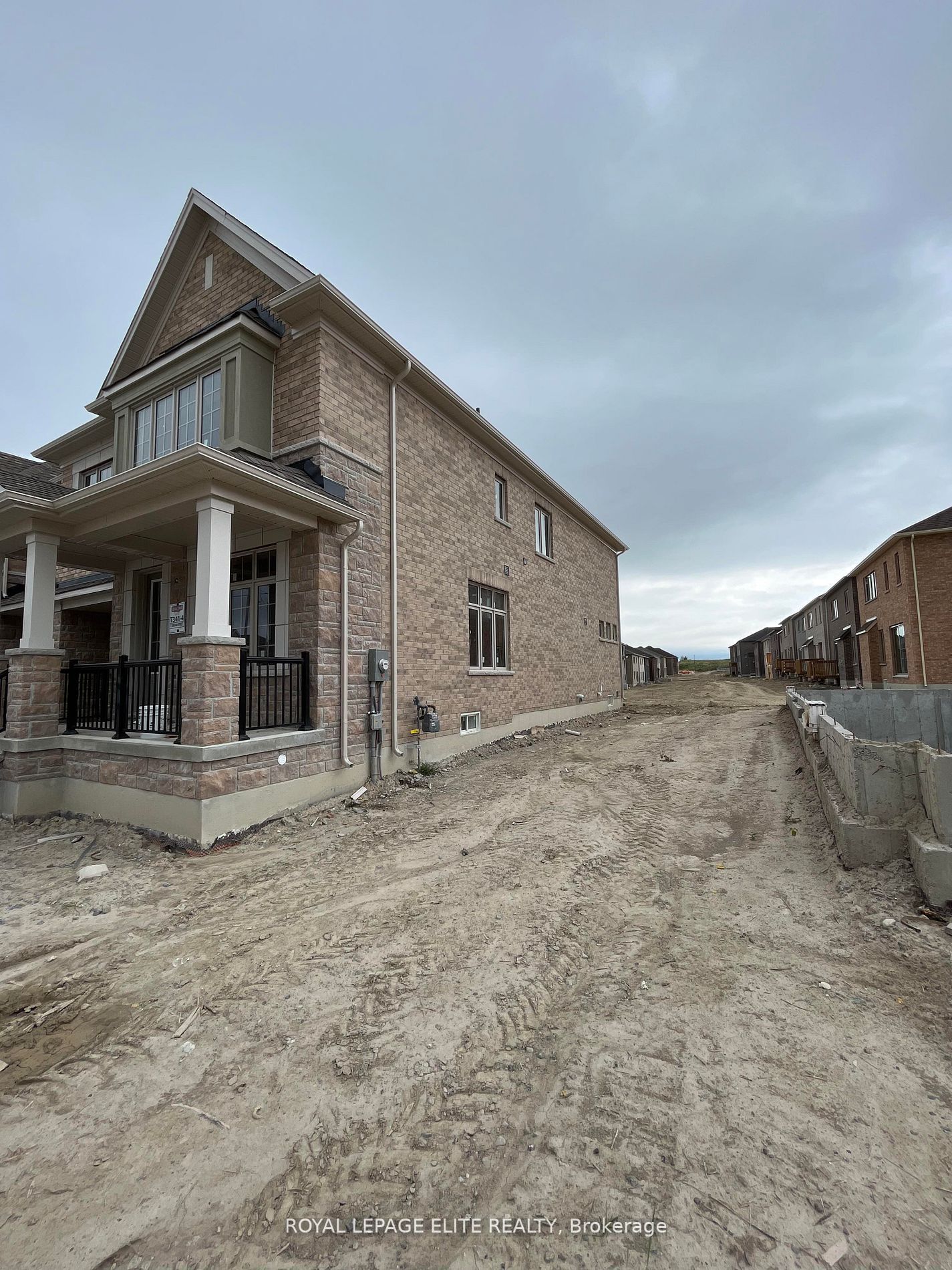 7 Abeam St
