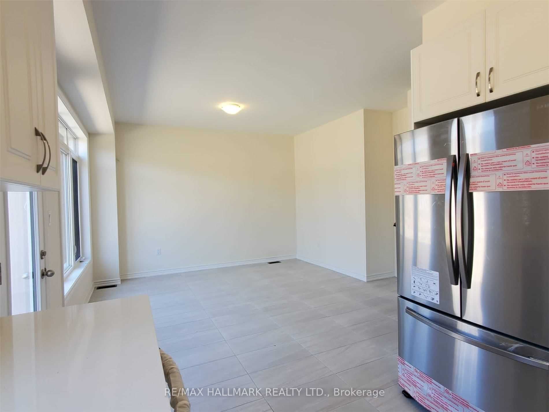 2296 Grainger Loop Cres