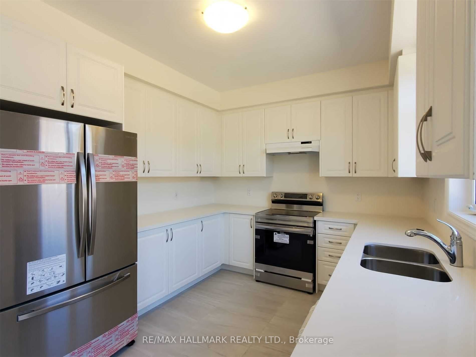 2296 Grainger Loop Cres