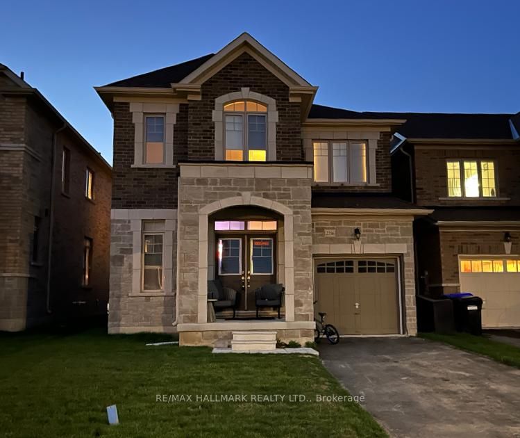 2296 Grainger Loop Cres
