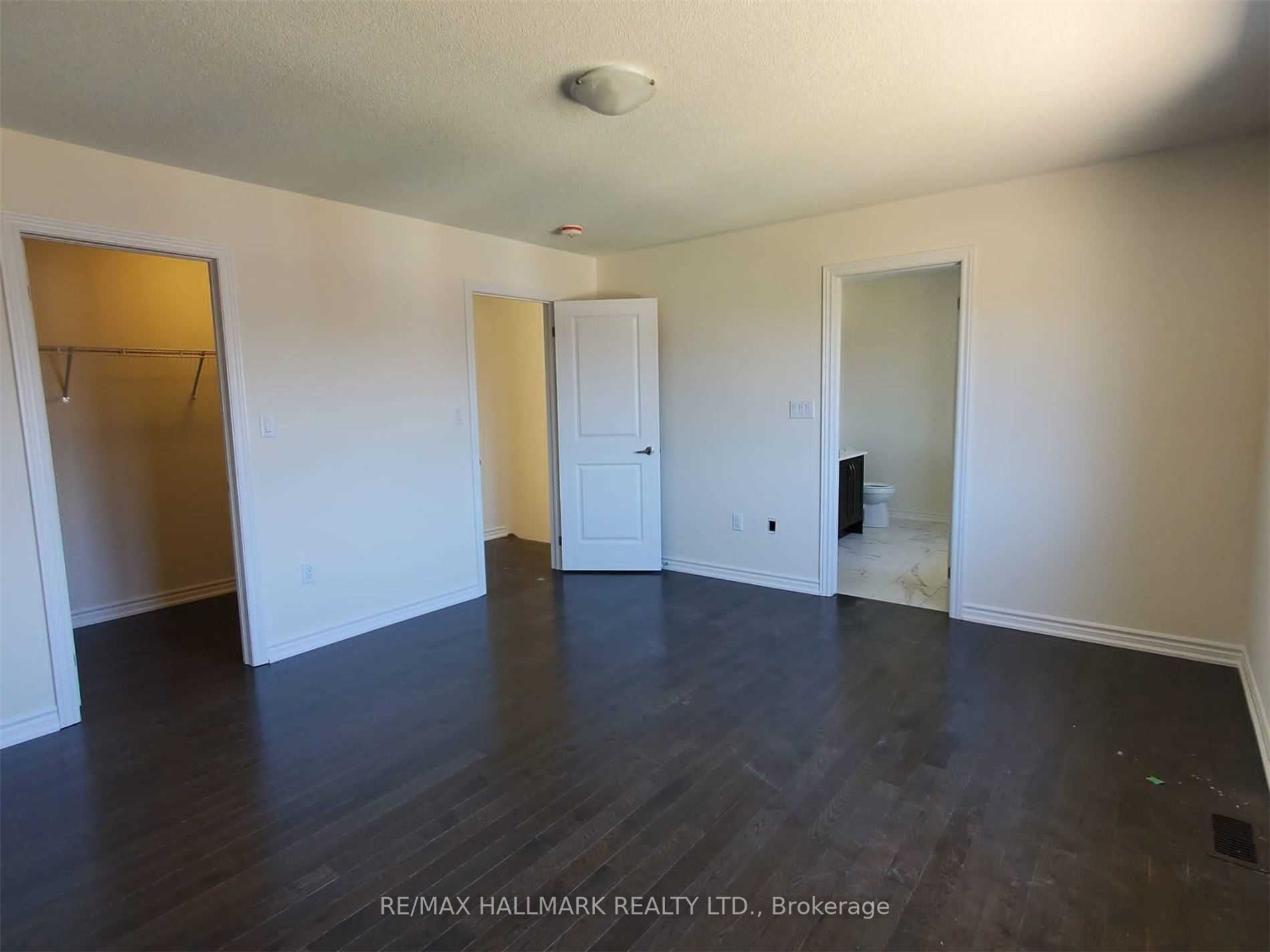 2296 Grainger Loop Cres