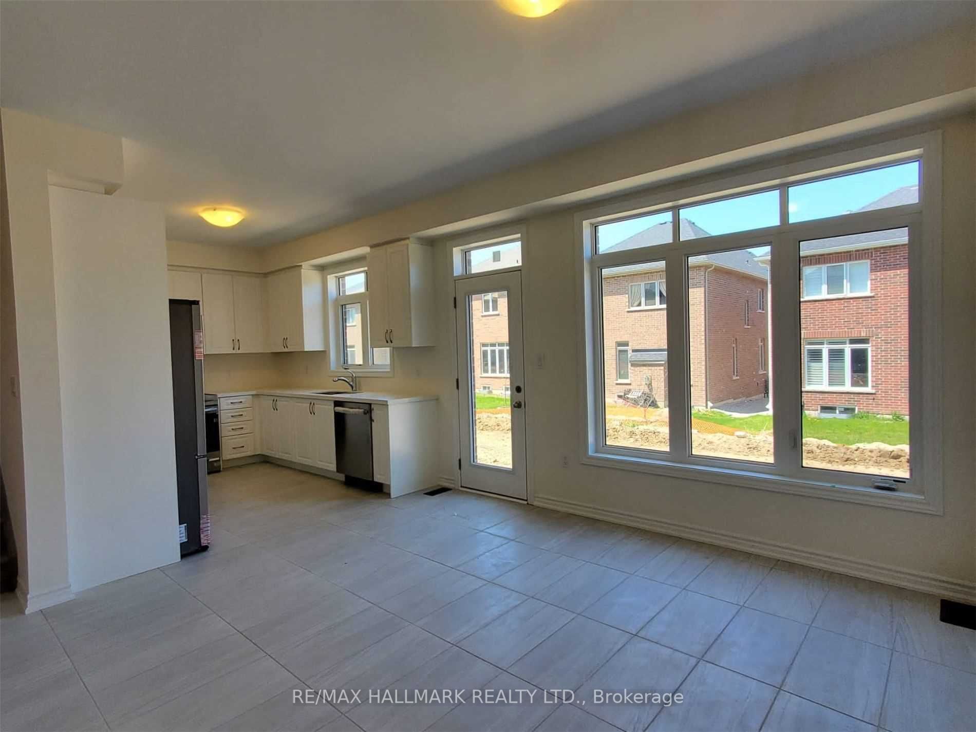 2296 Grainger Loop Cres