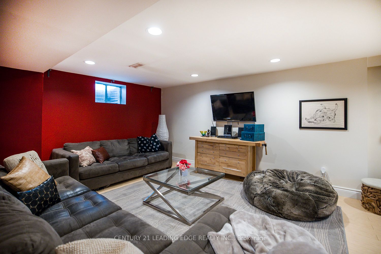 11 Thornbay Drive