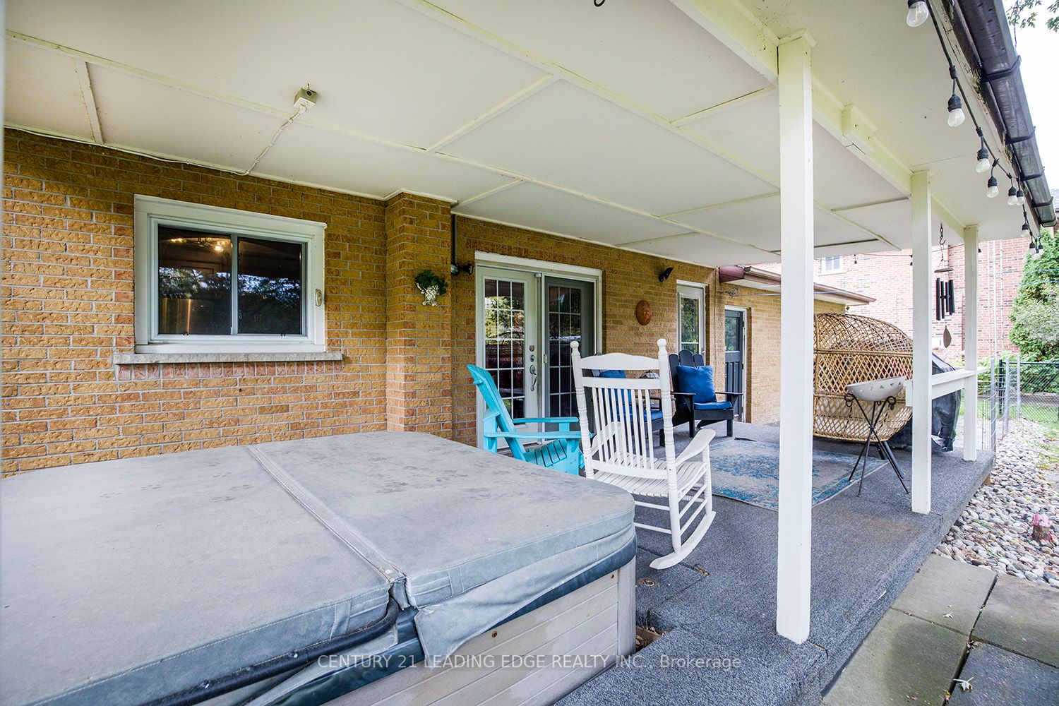 11 Thornbay Drive