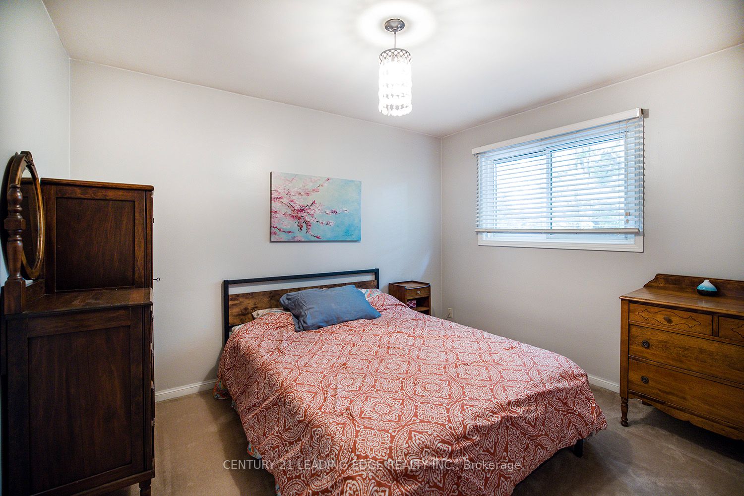 11 Thornbay Drive