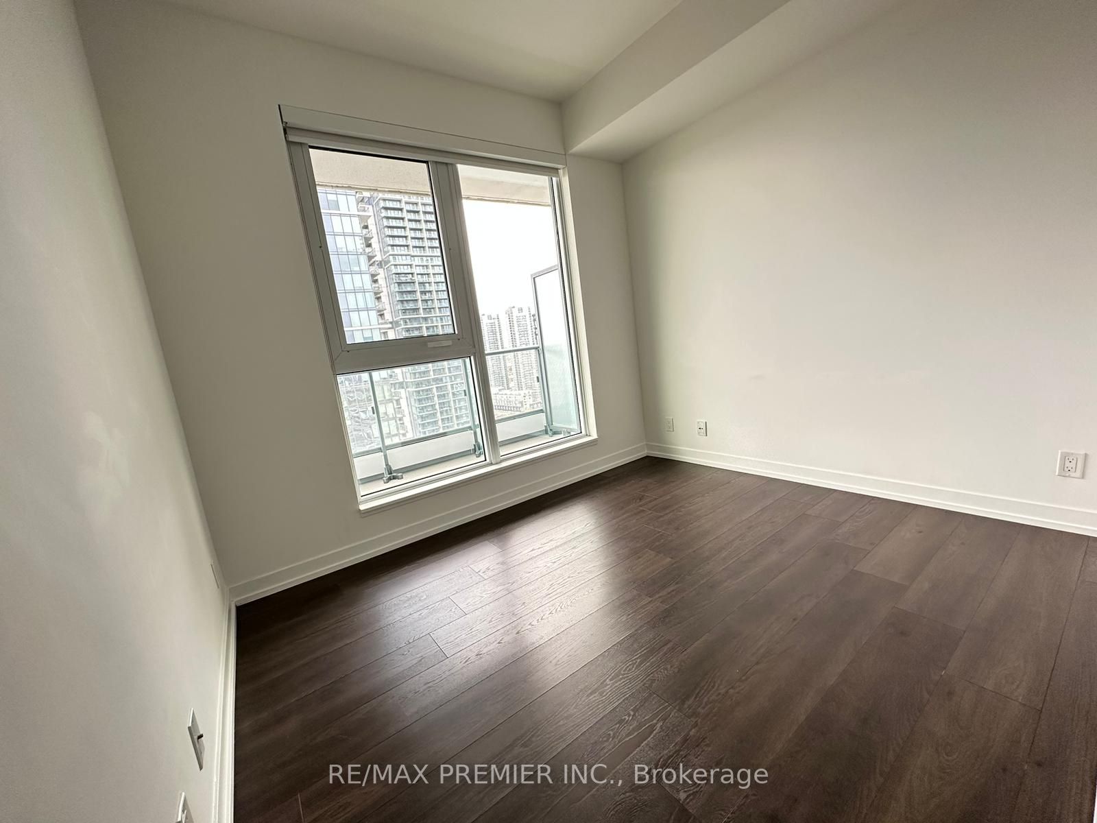 950 Portage Pkwy, #2902