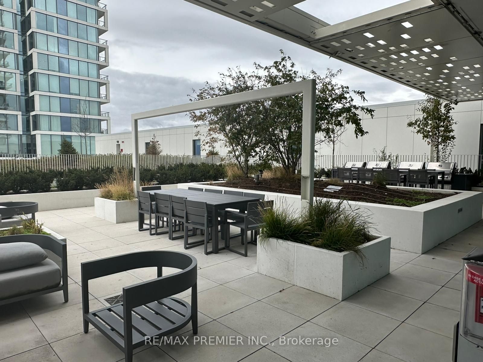 950 Portage Pkwy, #2902
