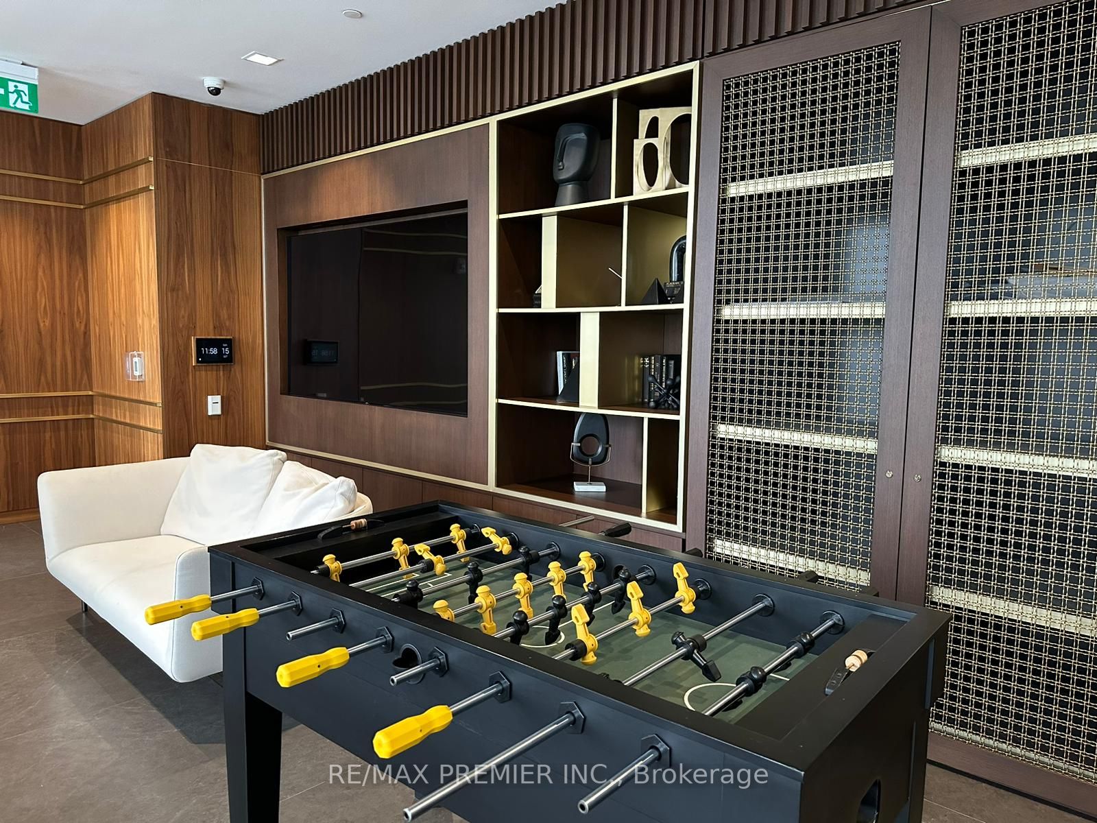 950 Portage Pkwy, #2902