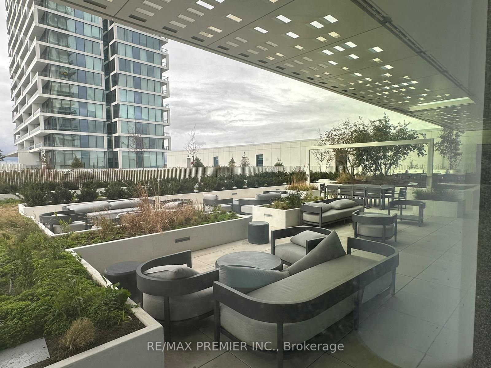 950 Portage Pkwy, #2902