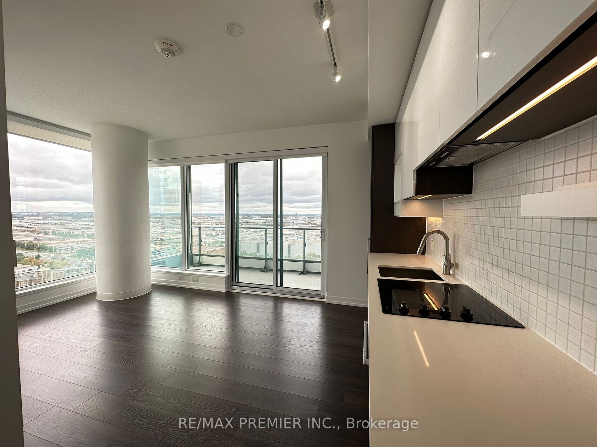 950 Portage Pkwy, #2902