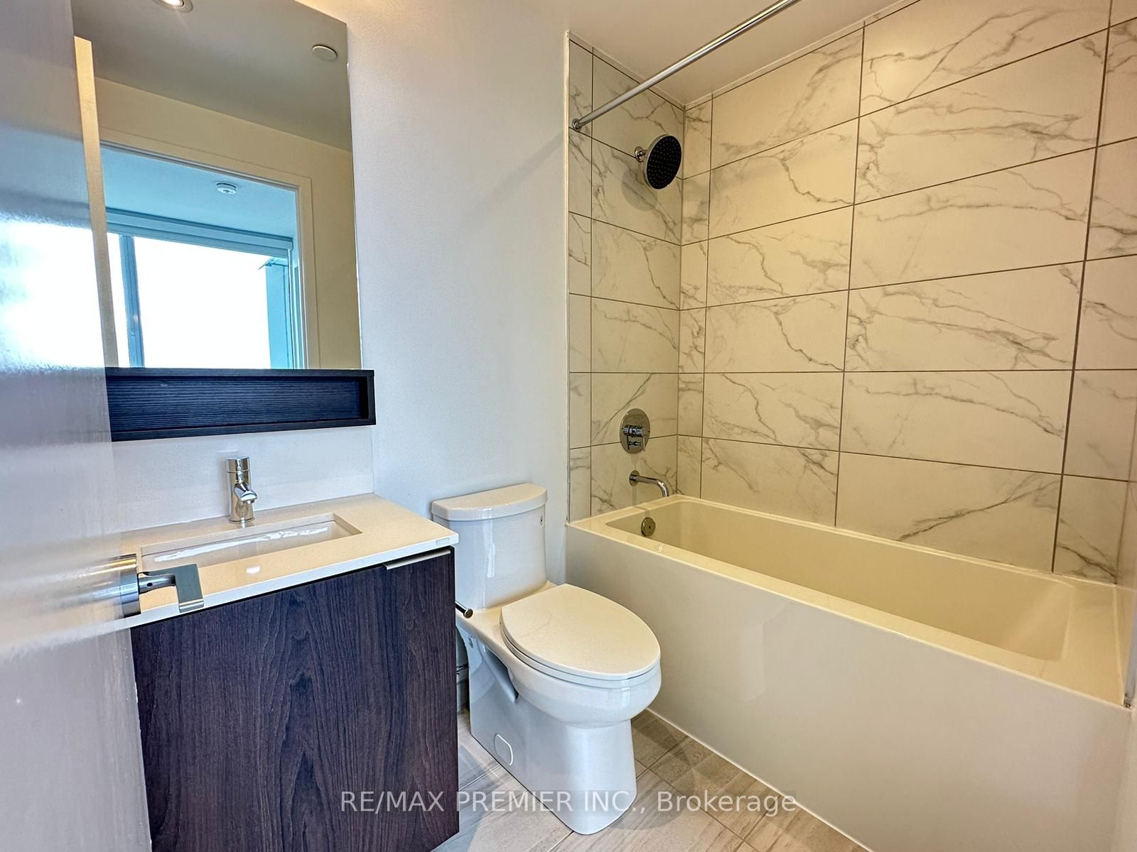 950 Portage Pkwy, #2902