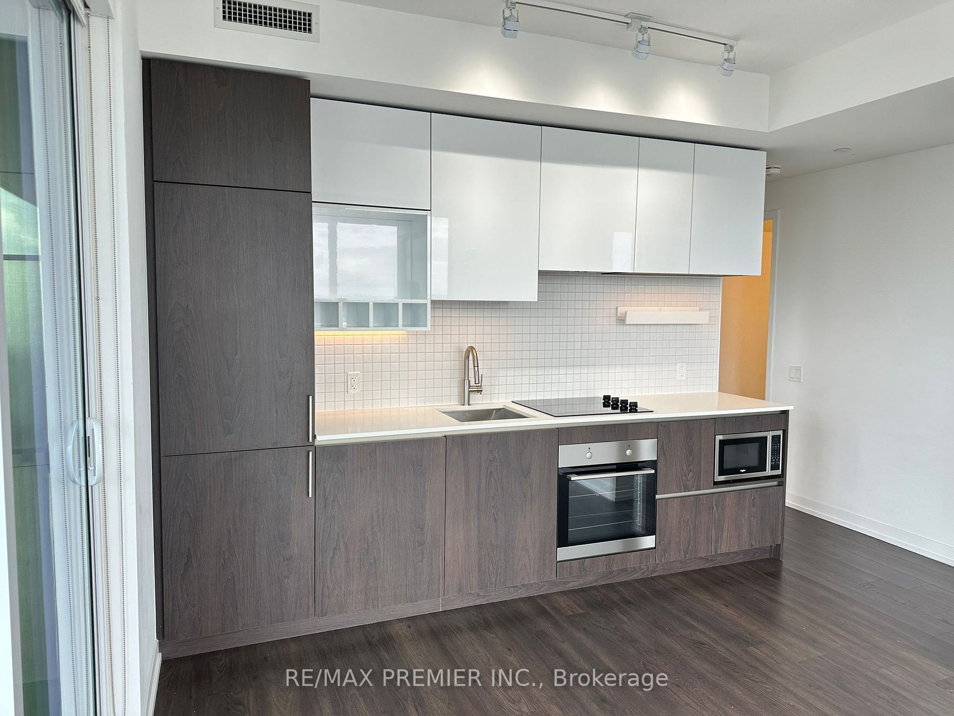 950 Portage Pkwy, #2902