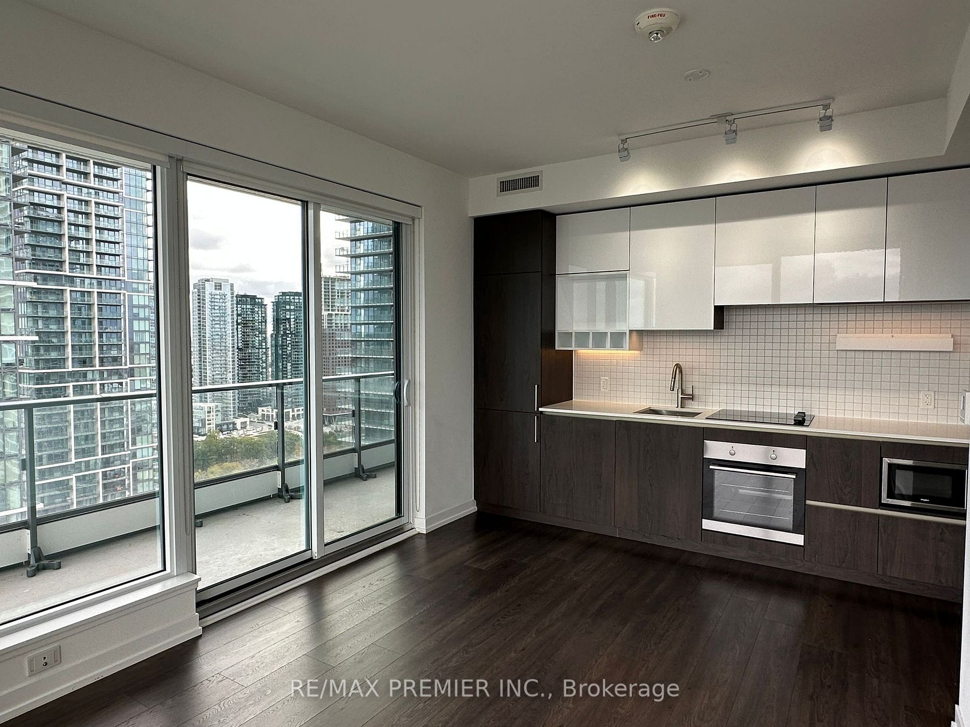 950 Portage Pkwy, #2902