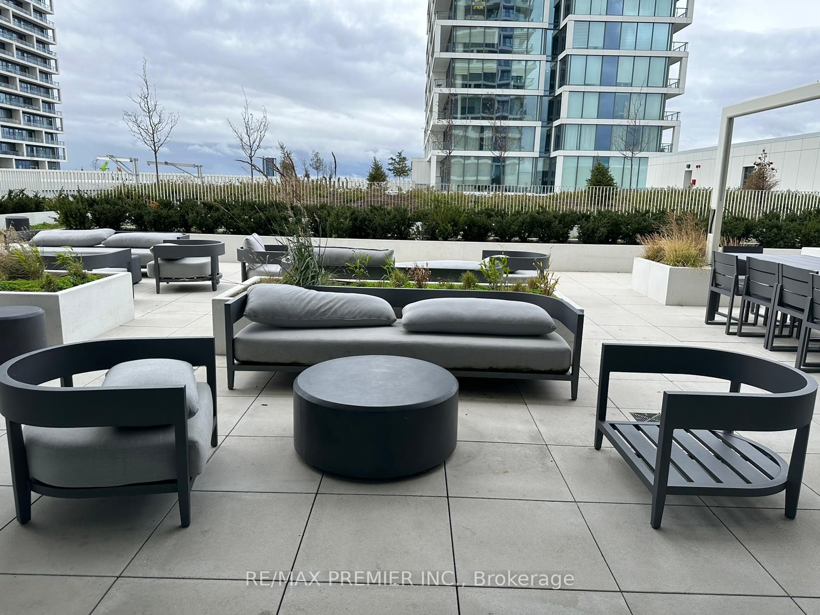 950 Portage Pkwy, #2902
