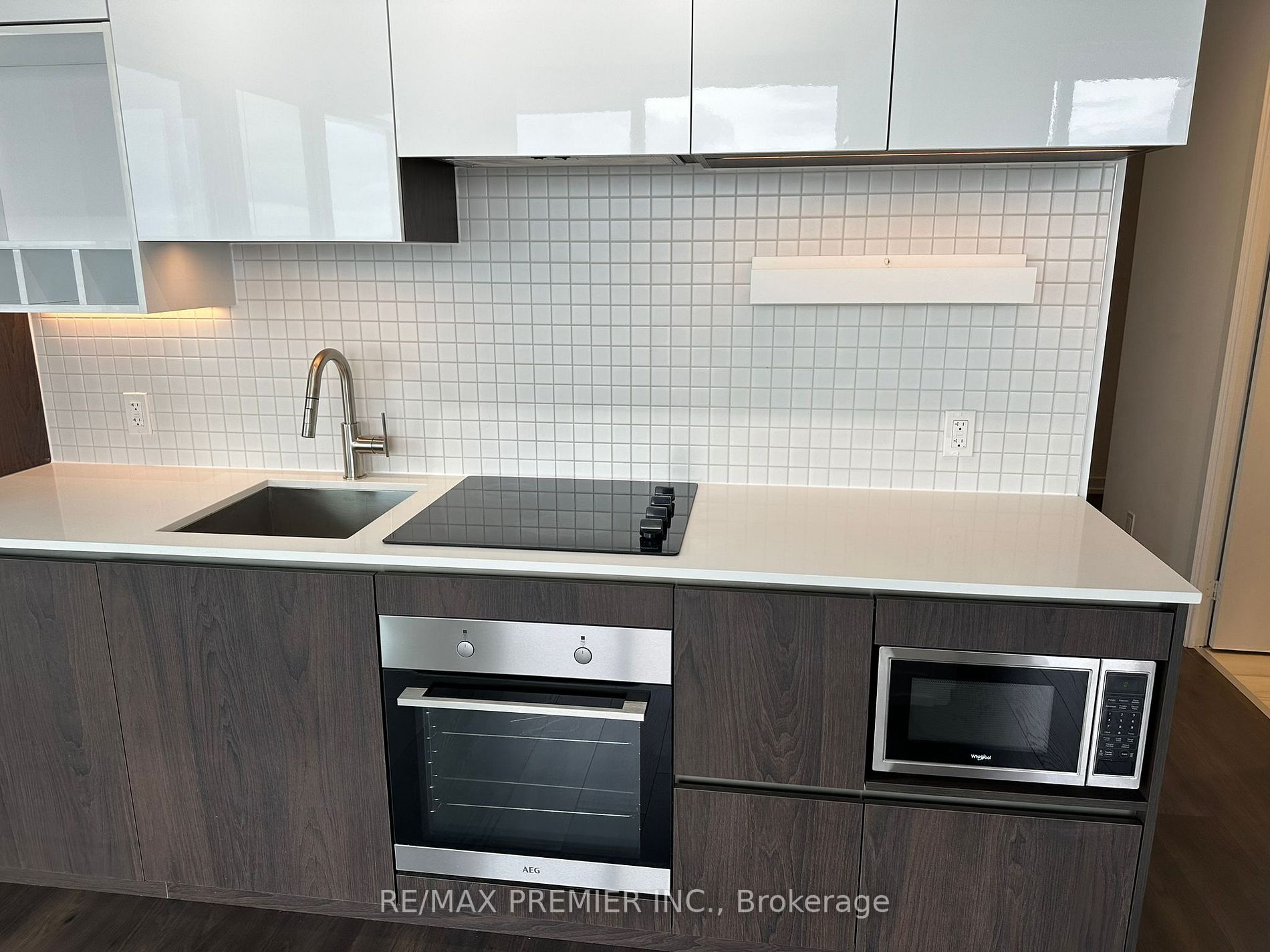 950 Portage Pkwy, #2902