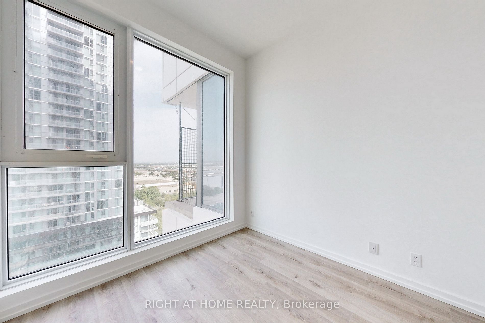 7890 Jane St, #5102