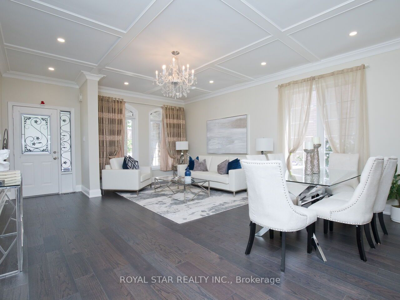 123 Royview Cres