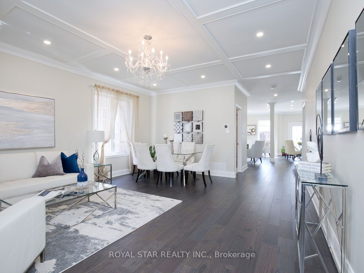123 Royview Cres