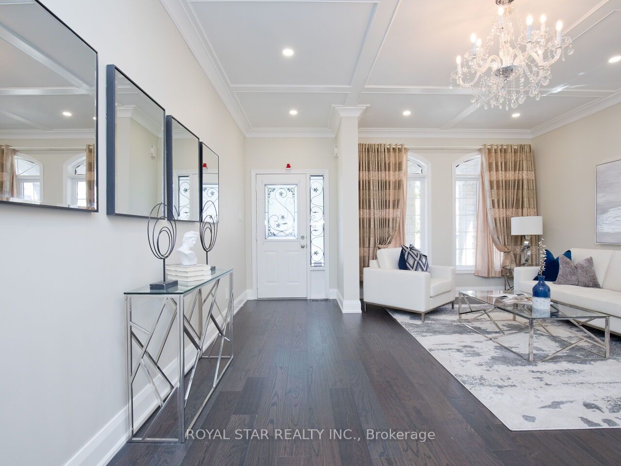 123 Royview Cres