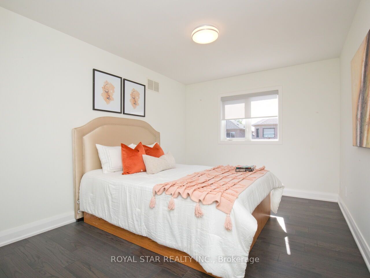 123 Royview Cres