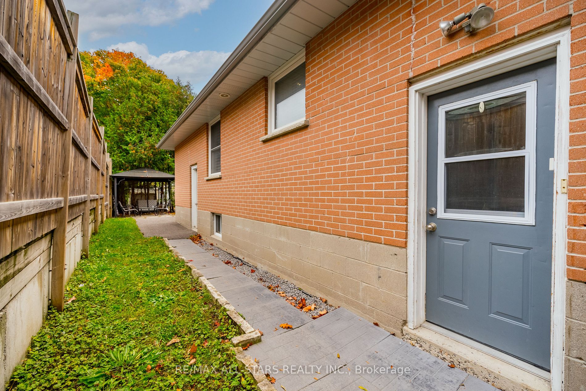 41 Montreal St