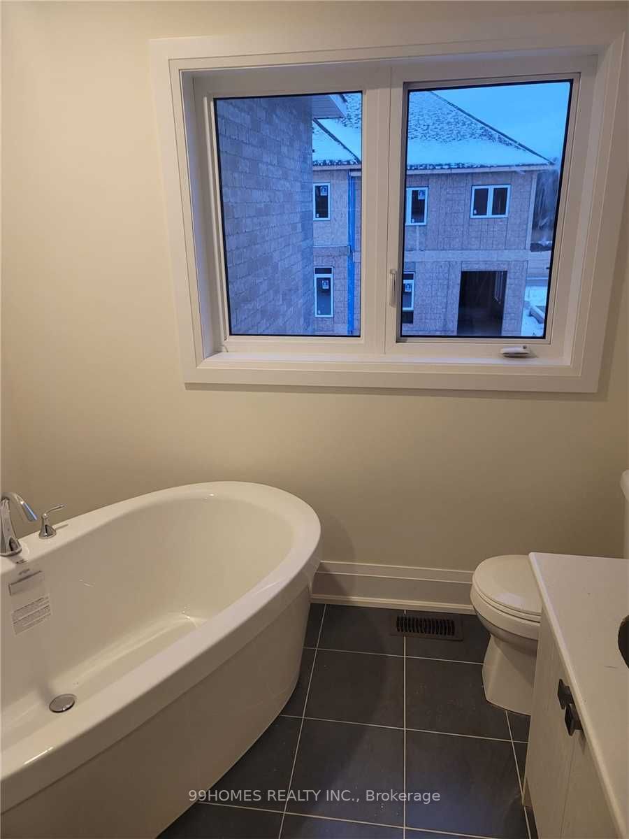 94 Ferragine Cres